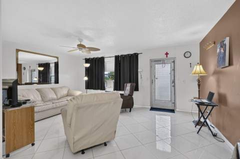 135 Somerset G, West Palm Beach FL - photo 12 of 50