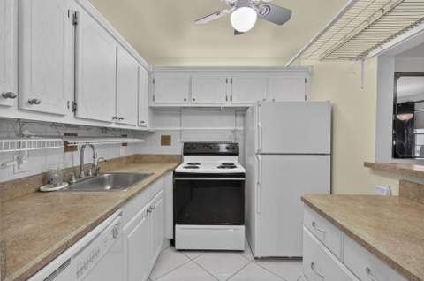 135 Somerset G, West Palm Beach FL - photo 16 of 50