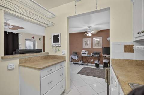 135 Somerset G, West Palm Beach FL - photo 19 of 50