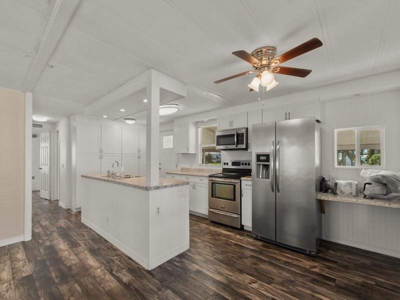 2 bedroom Mobile Home at 93 N Warner Drive, Pinelake Village, Jensen Beach — photo 3