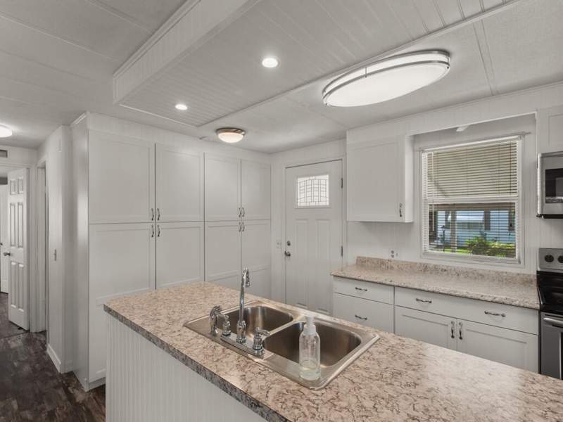2 bedroom Mobile Home at 93 N Warner Drive, Pinelake Village, Jensen Beach — photo 2