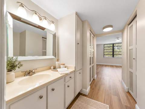 900 Colony Point Circle #205, Pembroke Pines FL - photo 13 of 37