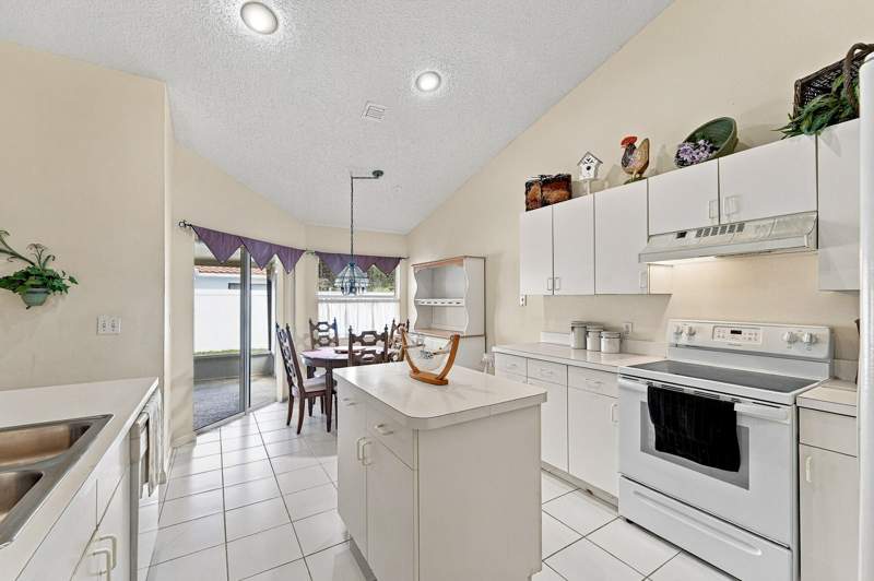 3 bedroom Single Family Residence at 3705 Beachwood Drive, Sabal Lakes Ph 2, Delray Beach — photo 5