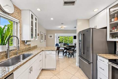 3652 NE 18th Avenue, Oakland Park FL - photo 11 of 33