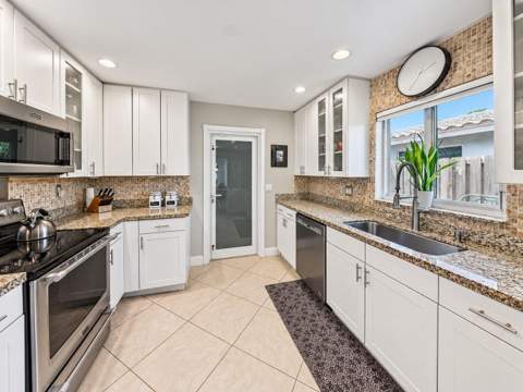 3652 NE 18th Avenue, Oakland Park FL - photo 9 of 33