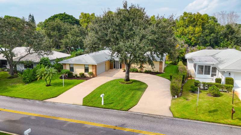 2 bedroom Single Family Residence at 9881 SE Little Club Way, Iroquois Park, Jupiter — photo 2