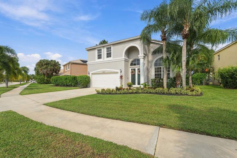 4 bedroom Single Family Residence at 2755 Misty Oaks Circle, Madison Green 1 Pars F And J, Royal Palm Beach — photo 3