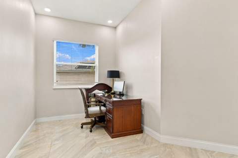 2755 Misty Oaks Circle, Royal Palm Beach FL - photo 19 of 47