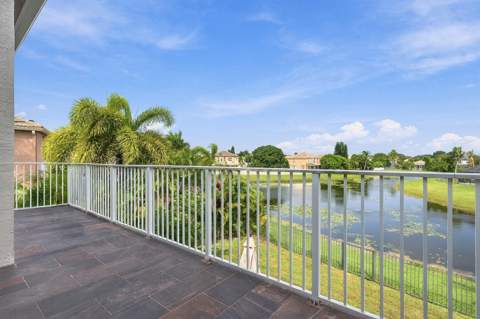 2755 Misty Oaks Circle, Royal Palm Beach FL - photo 18 of 47