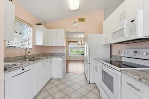 5930 Foxtail Way, Fort Pierce FL - photo 9 of 46