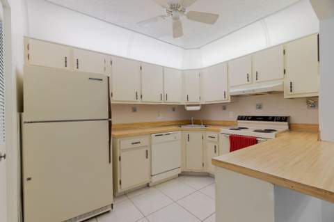 136 Lake Pine Circle #A1, Greenacres FL - photo 10 of 33