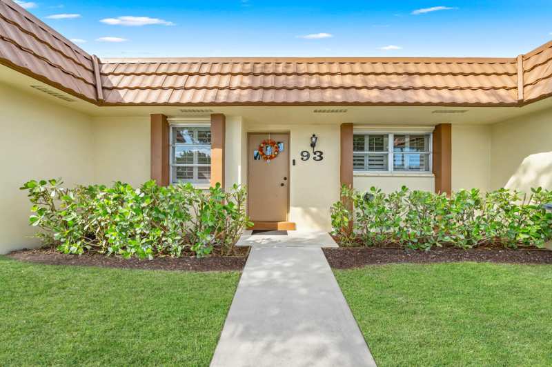 2 bedroom Townhouse at 5780 Fernley Drive #93, Cresthaven Condo Townhomes Sec 3, West Palm Beach — photo 1