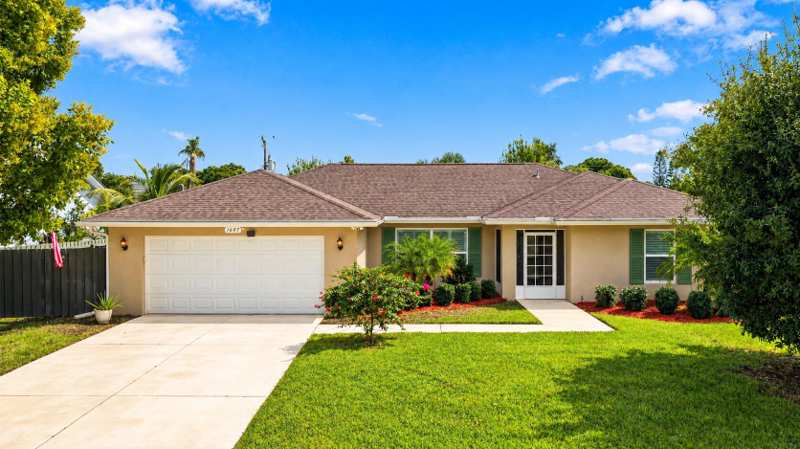 4 bedroom Single Family Residence at 1697 SE Lorraine Street, Port St Lucie Section 29, Port St. Lucie — photo 1
