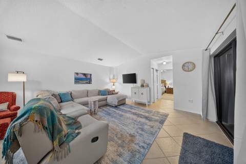 1435 Captains Walk, Fort Pierce FL - photo 10 of 22