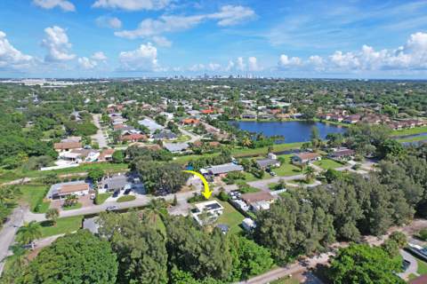 2708 Cherokee Court, West Palm Beach FL - photo 6 of 17