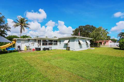2708 Cherokee Court, West Palm Beach FL - photo 14 of 17