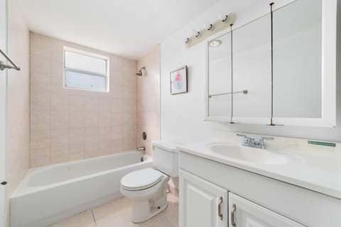 408 NW 68th Avenue #502, Plantation FL - photo 9 of 34