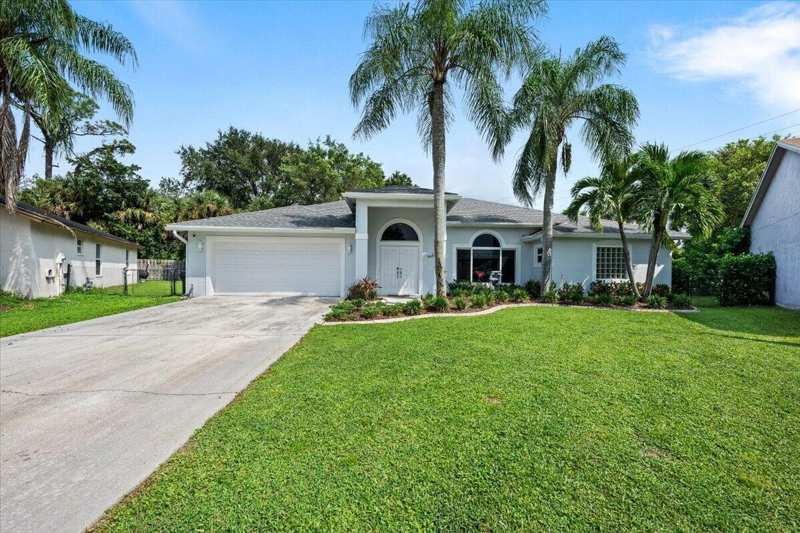 4 bedroom Single Family Residence at 264 Malibu Circle, Olive Tree Par 6A, Greenacres — photo 1