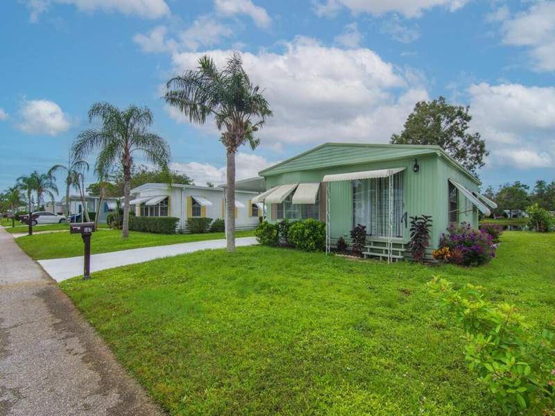 2 bedroom Manufactured Home at 187 W Caribbean, Spanish Lakes Golf Village, Port St. Lucie — photo 2