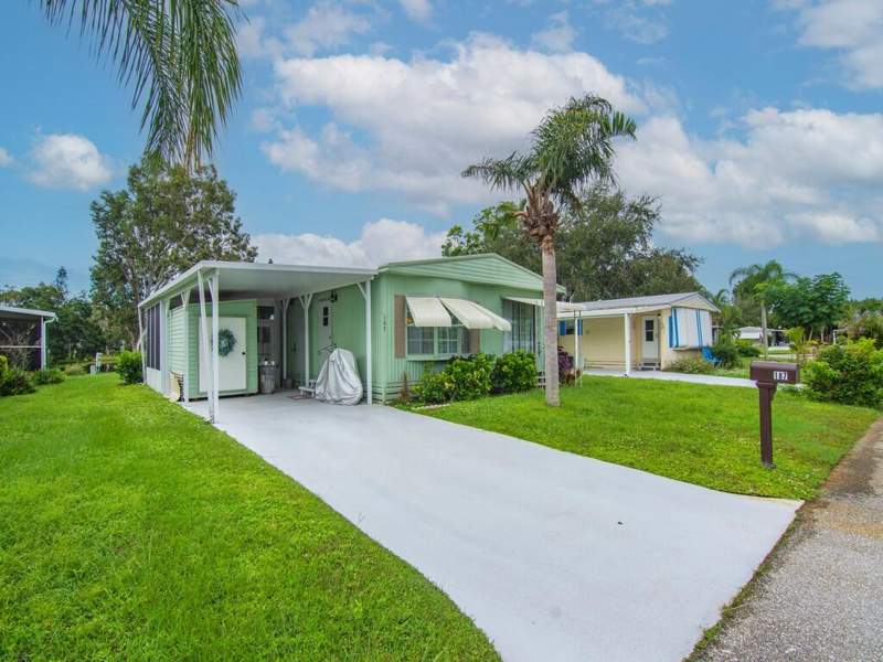 2 bedroom Manufactured Home at 187 W Caribbean, Spanish Lakes Golf Village, Port St. Lucie — photo 4