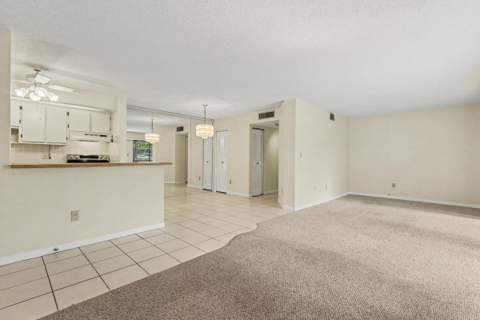 9584 N Belfort Circle #112, Tamarac FL - photo 11 of 32