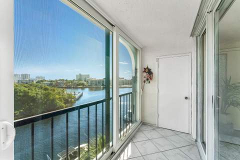 1631 Riverview Road #505, Deerfield Beach FL - photo 11 of 23