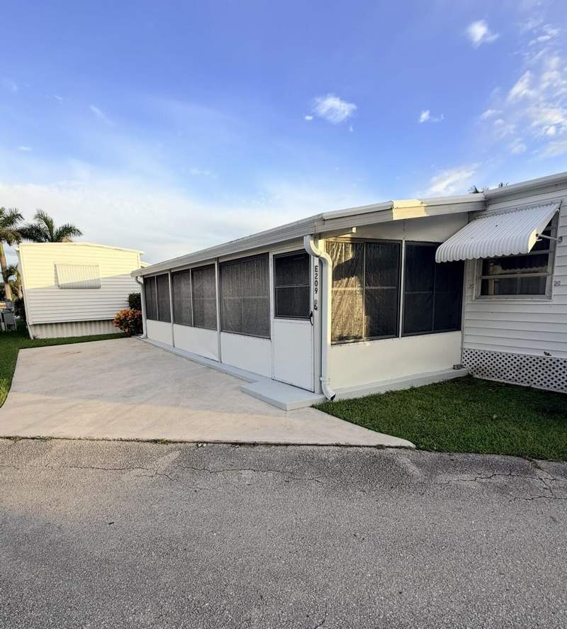 1 bedroom Mobile Home at 209 E Eagle Drive #E, Briny Breezes Inc, Boynton Beach — photo 5