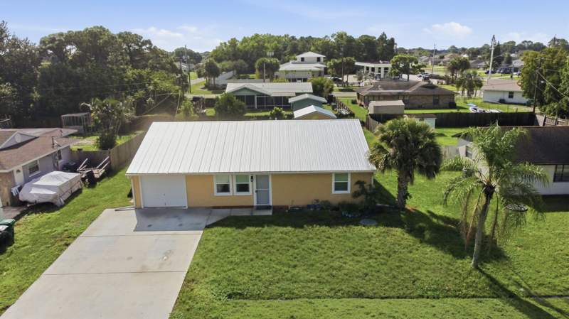 3 bedroom Single Family Residence at 874 SW Canary Terrace, Port St Lucie Section 9, Port St. Lucie — photo 3