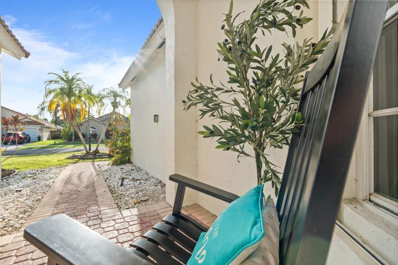 3 bedroom Single Family Residence at 1971 Oak Berry Circle, Wellingtons Edge Par 76 Ph 1, Wellington — photo 3