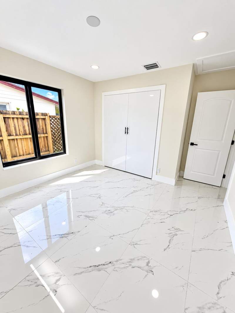 4 bedroom Single Family Residence at 4922 Royal, Royal Pines, West Palm Beach — photo 4