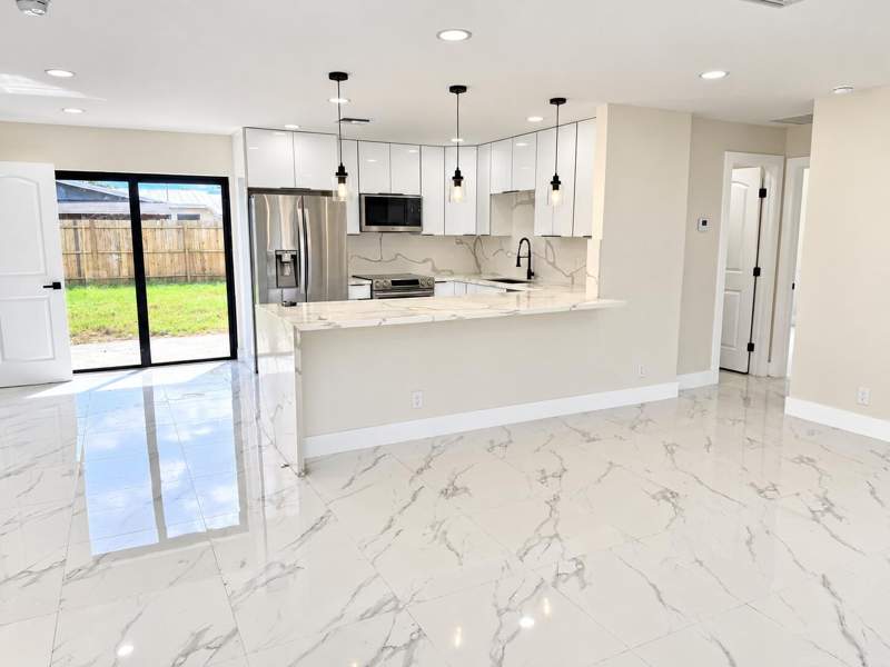 4 bedroom Single Family Residence at 4922 Royal, Royal Pines, West Palm Beach — photo 2