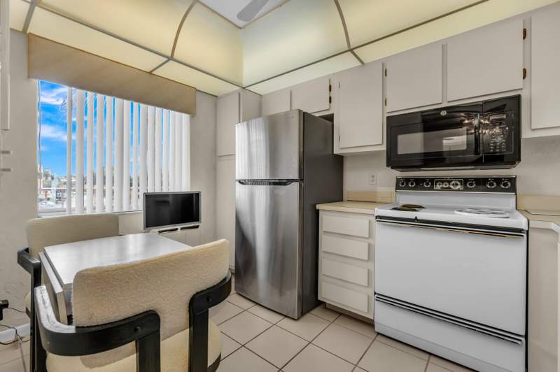 2 bedroom Condominium at 14307 Bedford Drive #306, Huntington Lakes Sec Two Condos, Delray Beach — photo 2