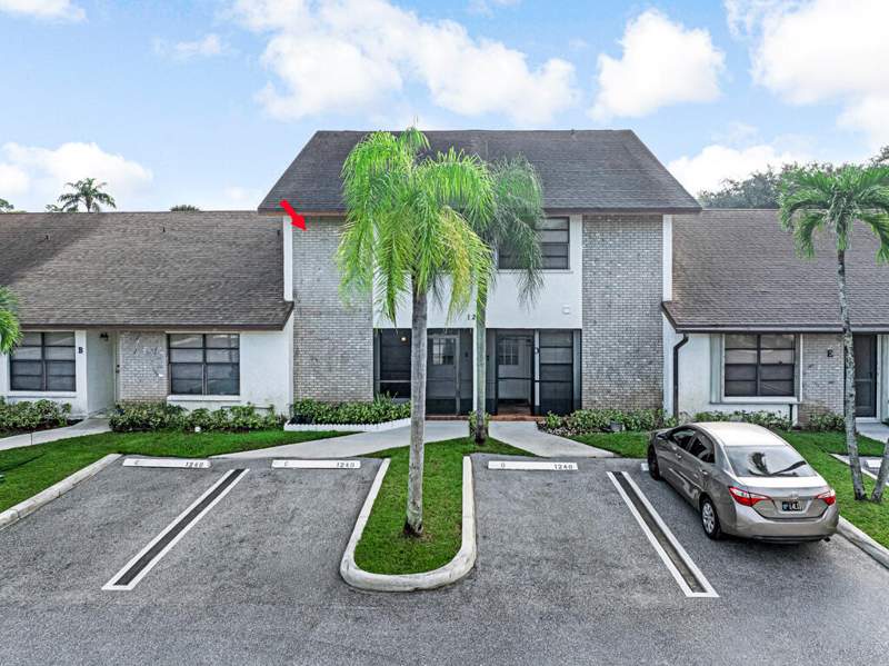 2 bedroom Townhouse at 1240 Parkside Green Drive #C, Parkside Green, Greenacres — photo 2