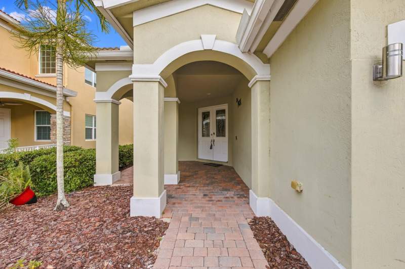 4 bedroom Single Family Residence at 1086 NW Leonardo Circle, Vizcaya Falls Plat 1, Port St. Lucie — photo 4