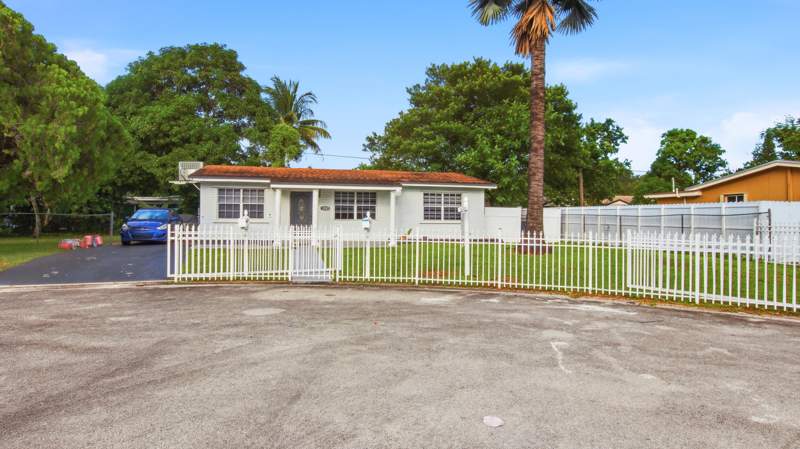3 bedroom Single Family Residence at 3907 SW 59th Avenue #1, Miami Gardens Manor, West Park — photo 3