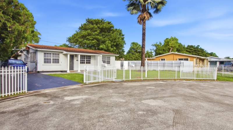 3 bedroom Single Family Residence at 3907 SW 59th Avenue #1, Miami Gardens Manor, West Park — photo 4