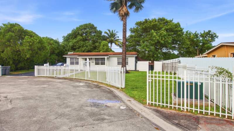 3 bedroom Single Family Residence at 3907 SW 59th Avenue #1, Miami Gardens Manor, West Park — photo 5