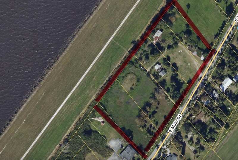 3 bedroom Single Family Residence at 1977 E Main Street, S/D Of 8-42-37 In Pb 7 P 29 & Official, Pahokee — photo 1