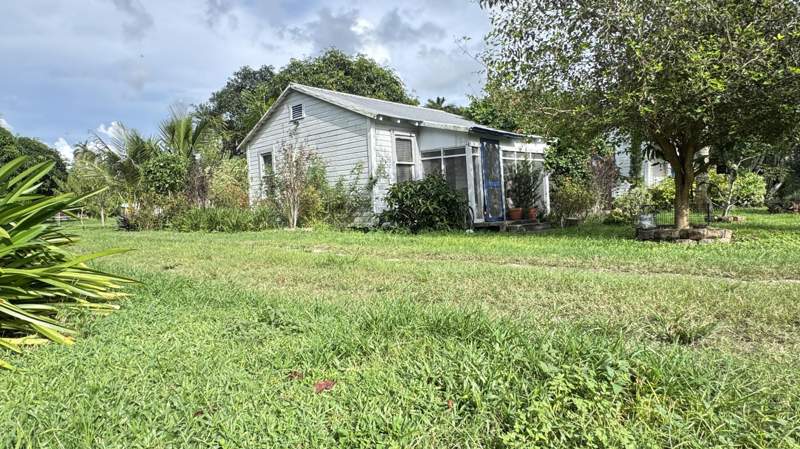 3 bedroom Single Family Residence at 1977 E Main Street, S/D Of 8-42-37 In Pb 7 P 29 & Official, Pahokee — photo 3