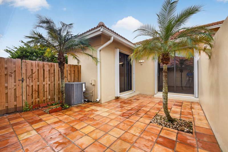 2 bedroom Single Family Residence at 287 Old Meadow Way, PGA Patio Homes, Palm Beach Gardens — photo 3
