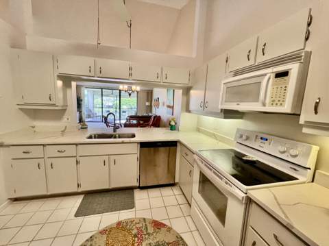 6944 Briarlake Circle #201, Palm Beach Gardens FL - photo 9 of 43