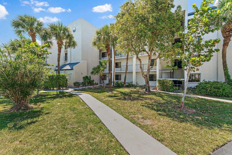 2 bedroom Condominium at 1605 S US Highway 1 #B406, Sea Rise Condo, Jupiter — photo 2