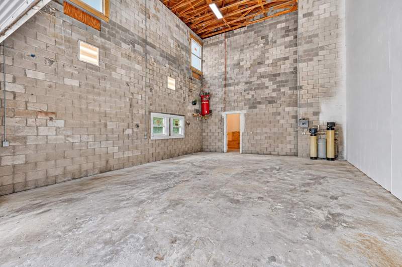 1 bedroom Single Family Residence at 16825 89th Place, 0, The Acreage — photo 5