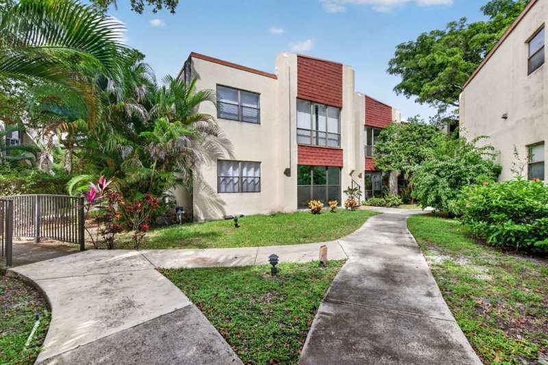 3 bedroom Condominium at 301 N Pine Island Road #162, Raintree Forest Condo, Plantation — photo 1