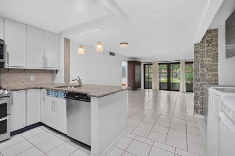 301 N Pine Island Road #162, Plantation FL - photo 7 of 40