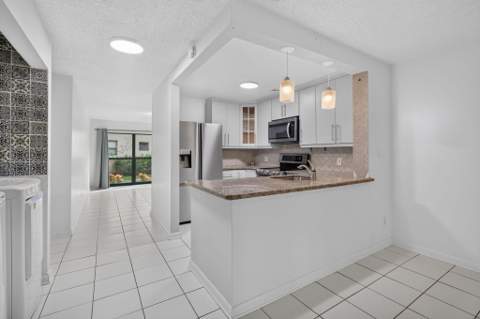 301 N Pine Island Road #162, Plantation FL - photo 12 of 40