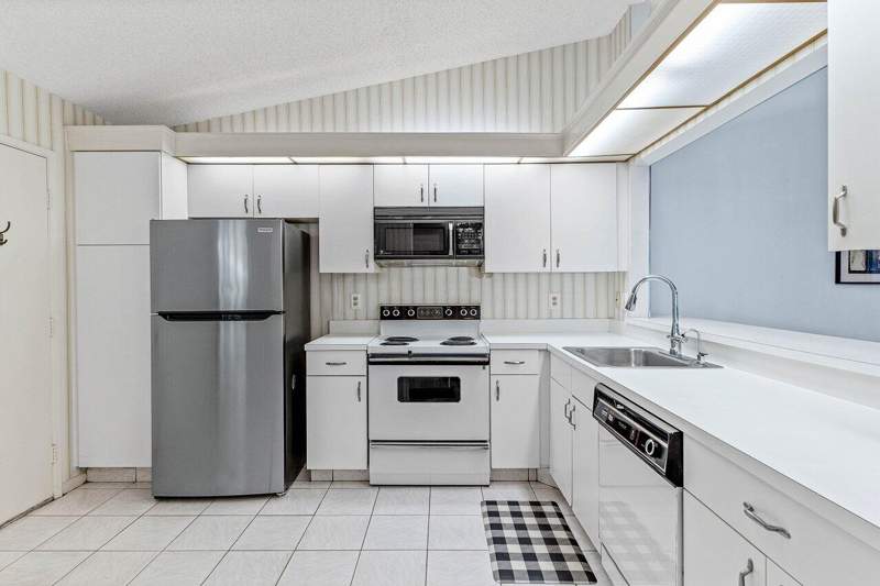 2 bedroom Villa at 10063 Andrea Lane #B, Palm Chase Lakes Condo, Boynton Beach — photo 4