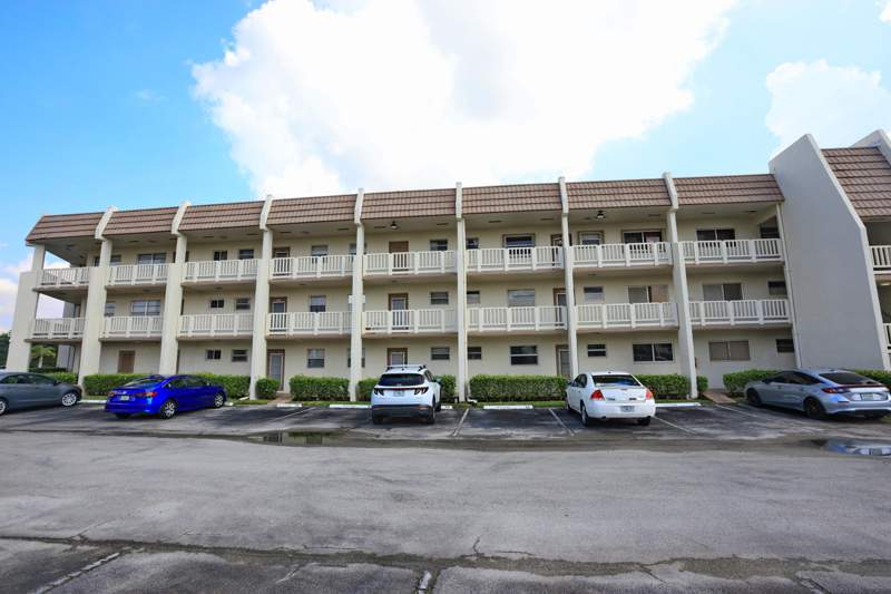 2 bedroom Condominium at 6850 Royal Palm Boulevard #211G, Royal Park Gardens Iii-G Condo, Margate — photo 3