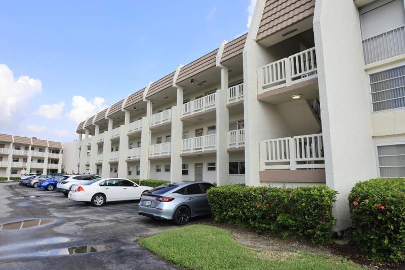 2 bedroom Condominium at 6850 Royal Palm Boulevard #211G, Royal Park Gardens Iii-G Condo, Margate — photo 5