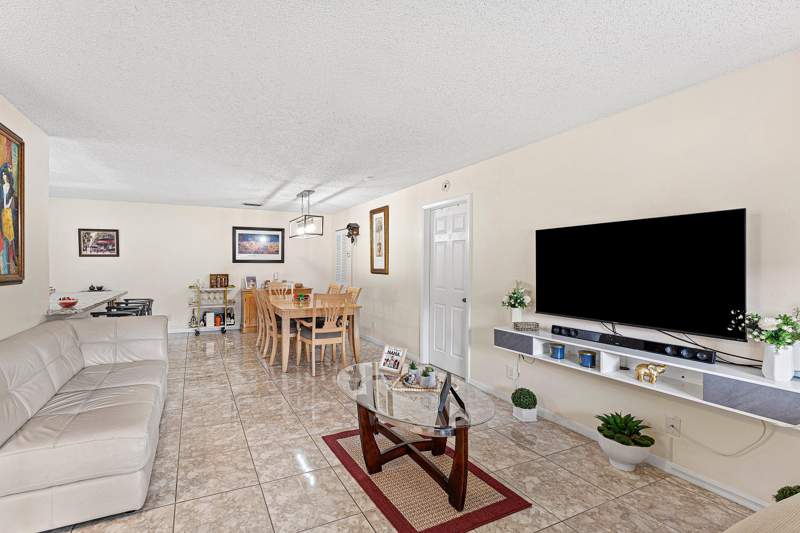 2 bedroom Condominium at 12093 Royal Palm Boulevard #7H, Royal Garden Condo, Coral Springs — photo 4
